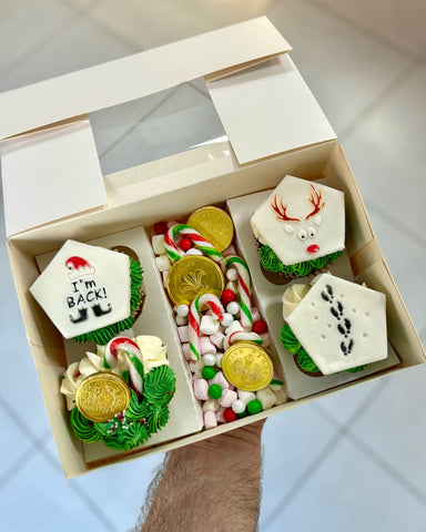 I'm Back! Elf on the shelf cupcakes