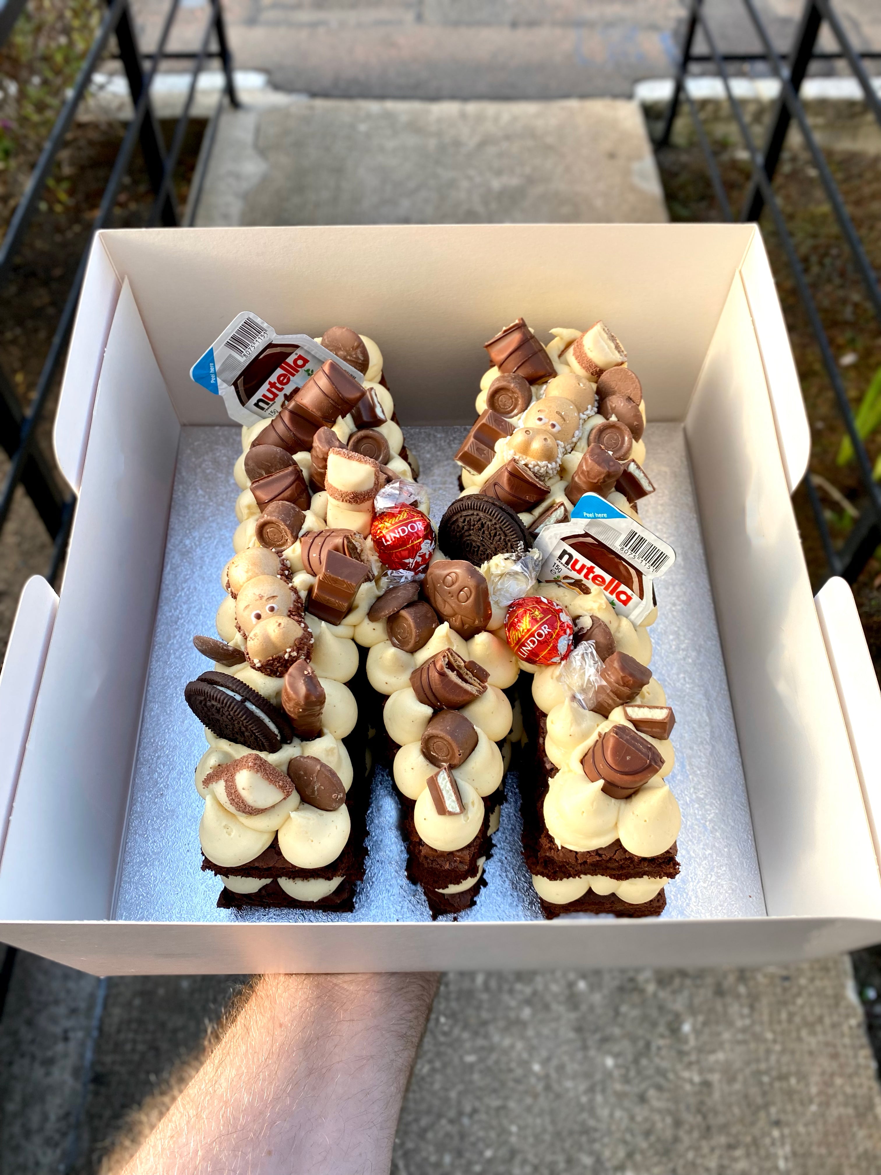 Brownie letter or number cake